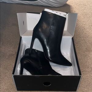 Nine West Elegant Black Ankle Boots